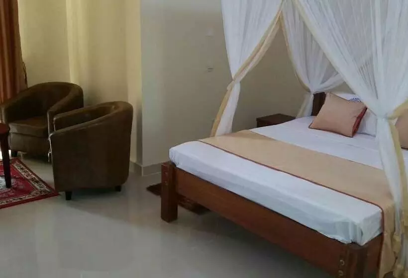 هتل Jambo Travellers