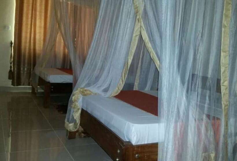 هتل Jambo Travellers