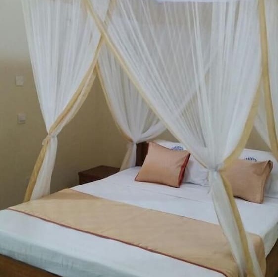 هتل Jambo Travellers