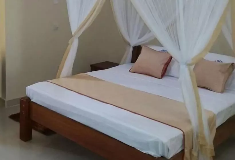 هتل Jambo Travellers