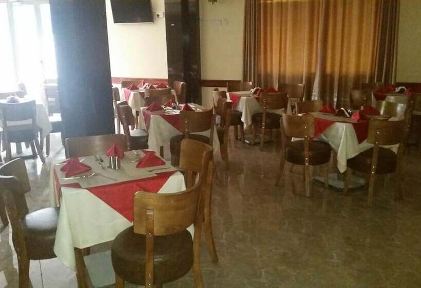 هتل Jambo Travellers