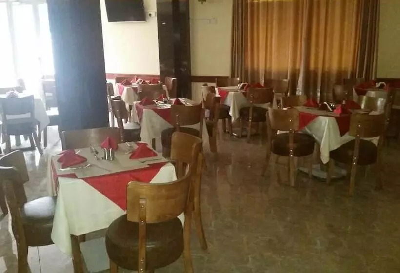 هتل Jambo Travellers