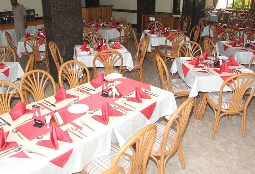 هتل Jambo Travellers