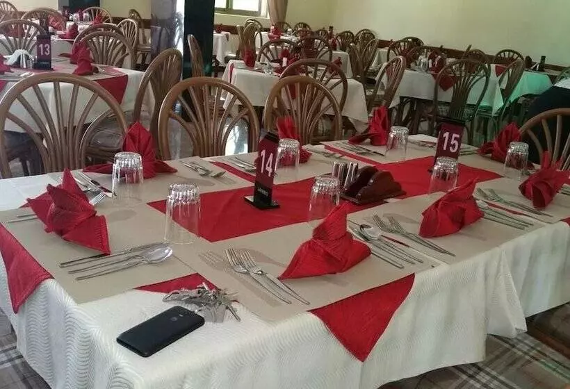 هتل Jambo Travellers