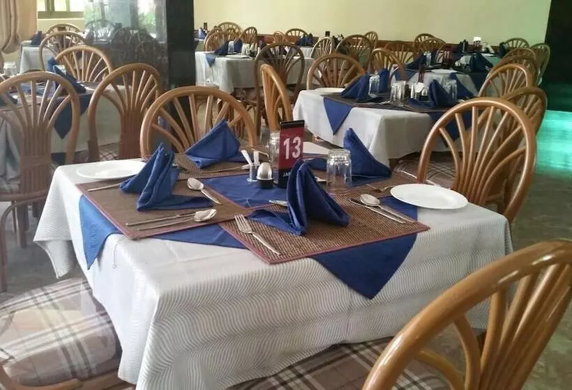 هتل Jambo Travellers