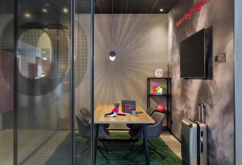 فندق Moxy Frankfurt Airport Kelsterbach