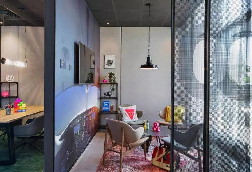 ホテル Moxy Frankfurt Airport Kelsterbach