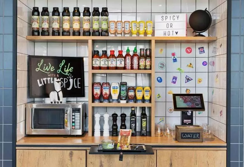 ホテル Moxy Frankfurt Airport Kelsterbach