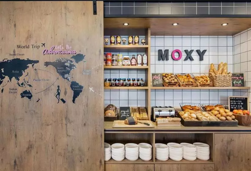 ホテル Moxy Frankfurt Airport Kelsterbach