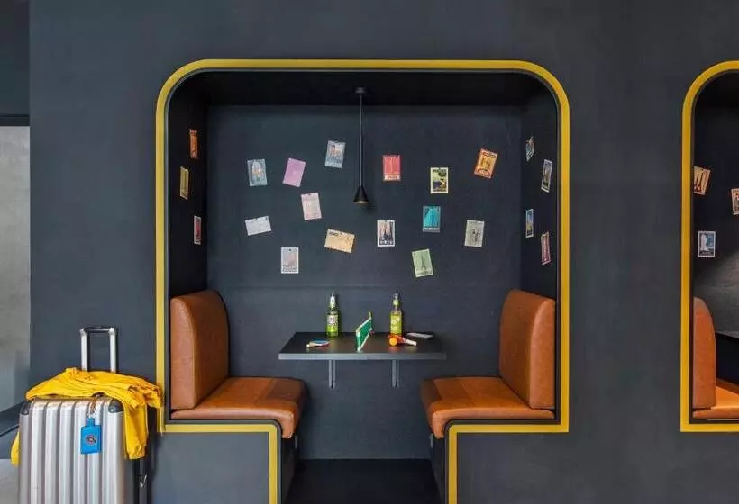 ホテル Moxy Frankfurt Airport Kelsterbach