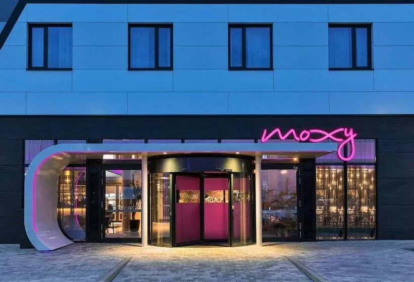 ホテル Moxy Frankfurt Airport Kelsterbach