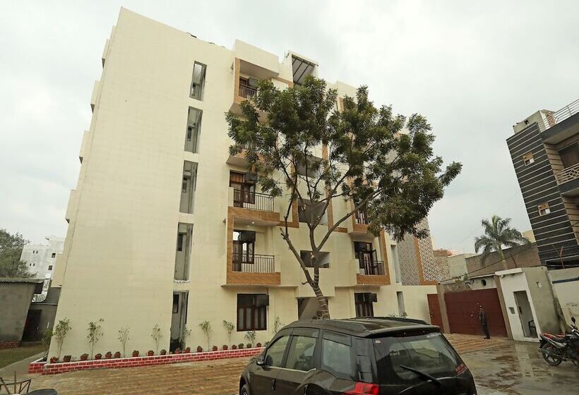 בית מלון כפרי Qlark Rooms & Lawn By Oyo Rooms