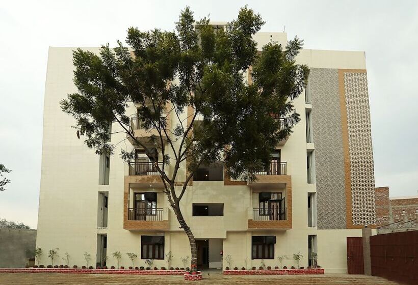 בית מלון כפרי Qlark Rooms & Lawn By Oyo Rooms