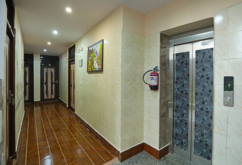 בית מלון כפרי Qlark Rooms & Lawn By Oyo Rooms