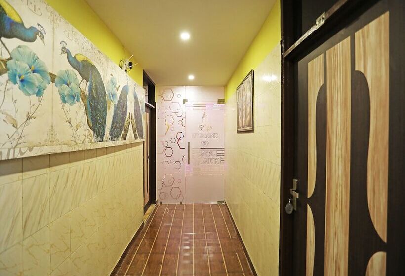 בית מלון כפרי Qlark Rooms & Lawn By Oyo Rooms