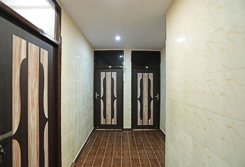 בית מלון כפרי Qlark Rooms & Lawn By Oyo Rooms