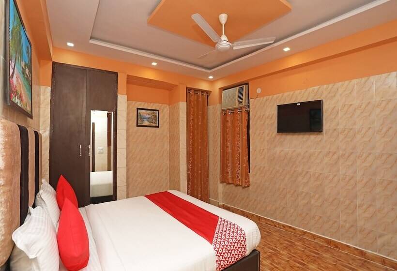 בית מלון כפרי Qlark Rooms & Lawn By Oyo Rooms