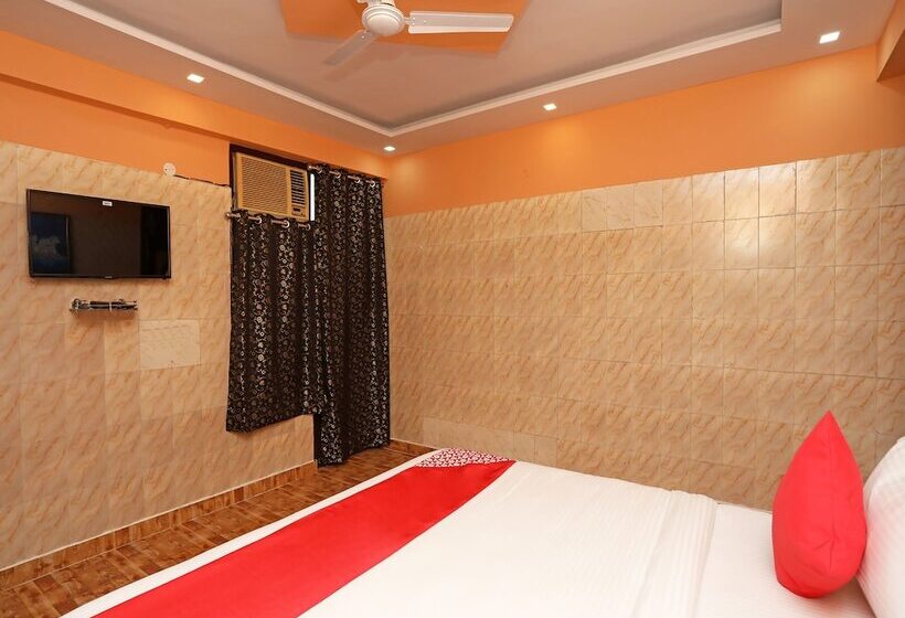 בית מלון כפרי Qlark Rooms & Lawn By Oyo Rooms