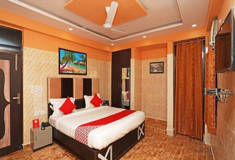 בית מלון כפרי Qlark Rooms & Lawn By Oyo Rooms