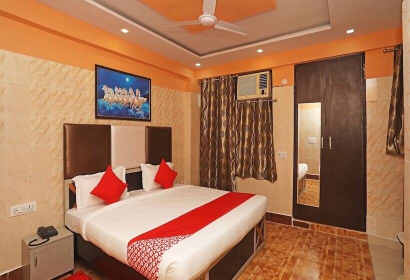 בית מלון כפרי Qlark Rooms & Lawn By Oyo Rooms