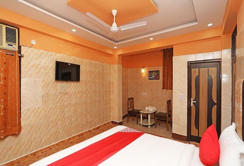 בית מלון כפרי Qlark Rooms & Lawn By Oyo Rooms