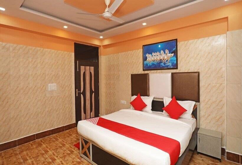 בית מלון כפרי Qlark Rooms & Lawn By Oyo Rooms