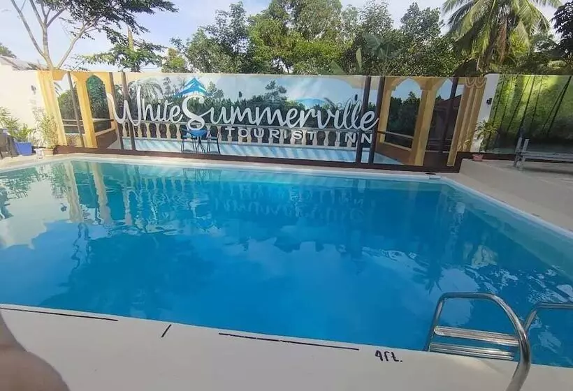 White Summerville Tourist Inn