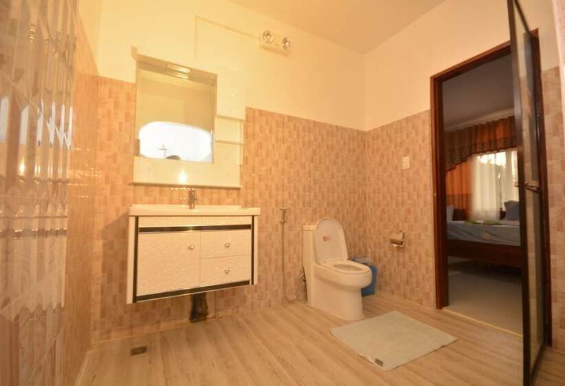 White Summerville Tourist Inn