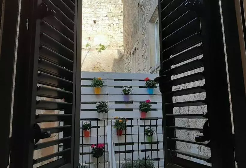 Holiday Rooms Portale Pirrera