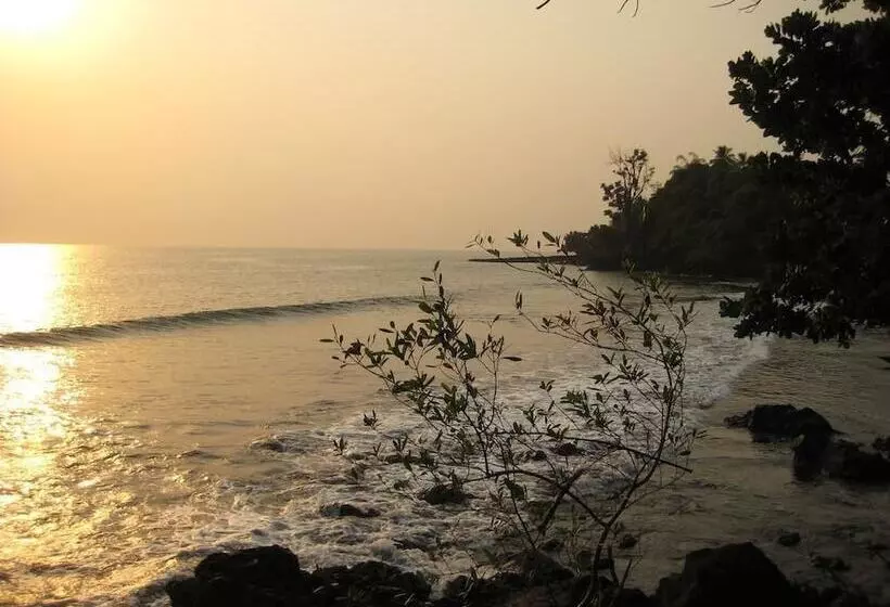 هتل Tsaben Beach