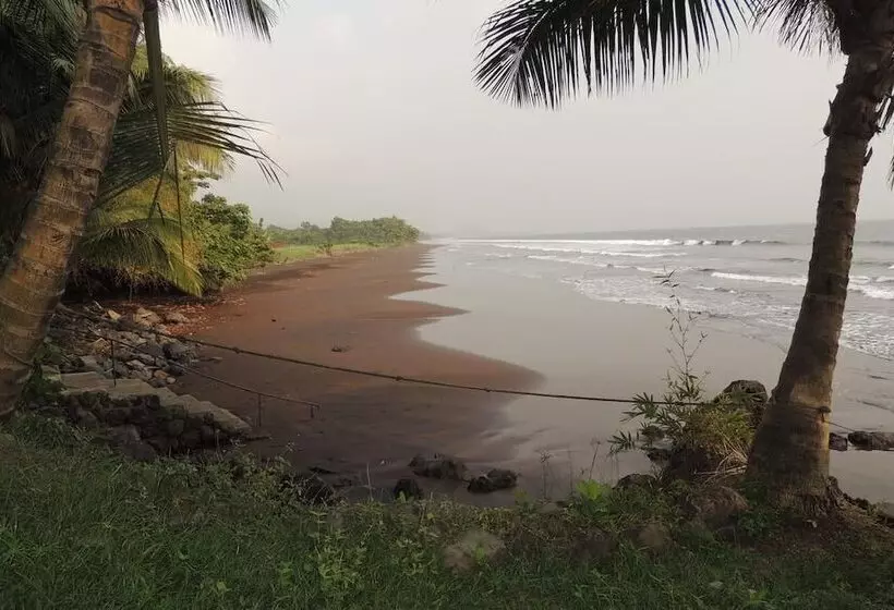 هتل Tsaben Beach