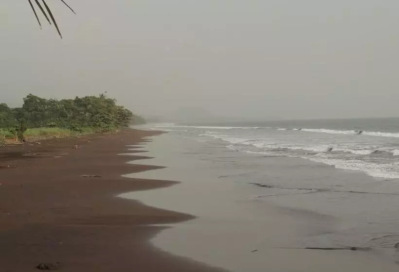 هتل Tsaben Beach
