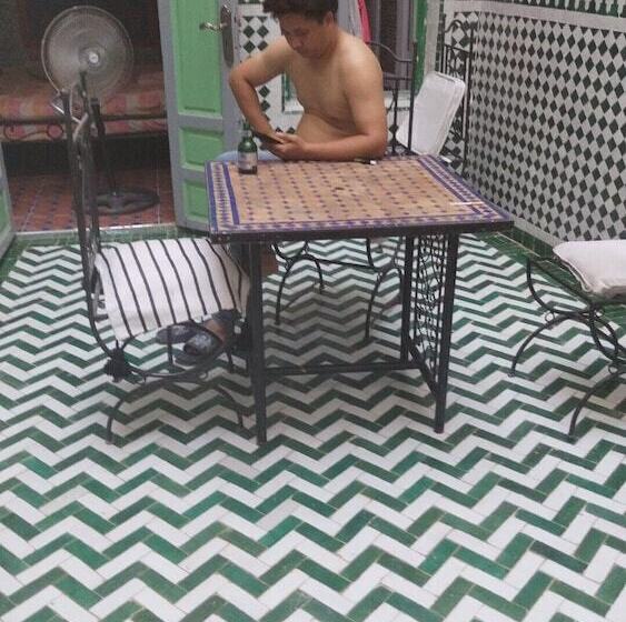 ریاض Dar Sarsar Artistic Music