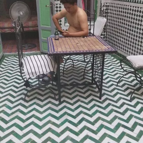 ریاض Dar Sarsar Artistic Music