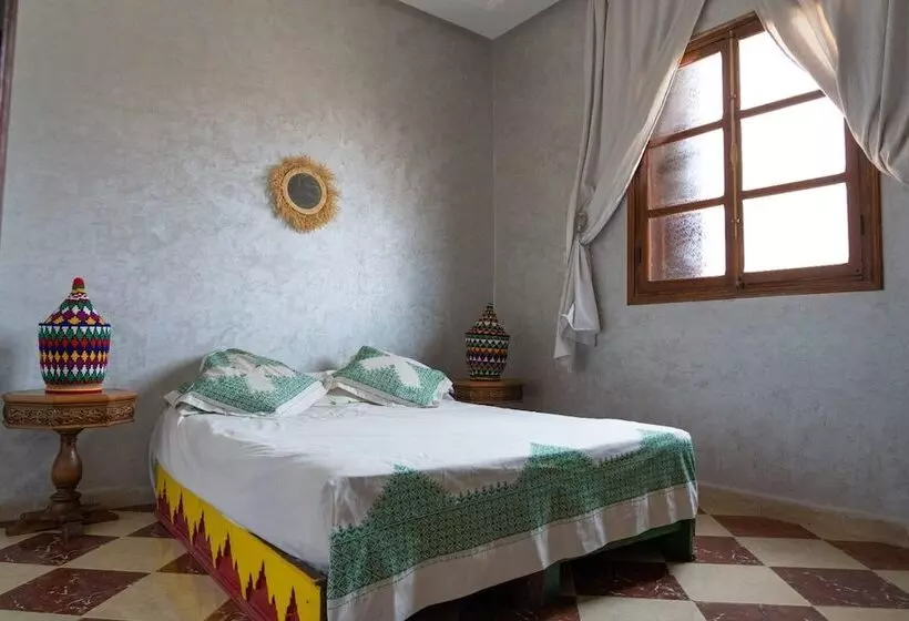 ریاض Dar Sarsar Artistic Music