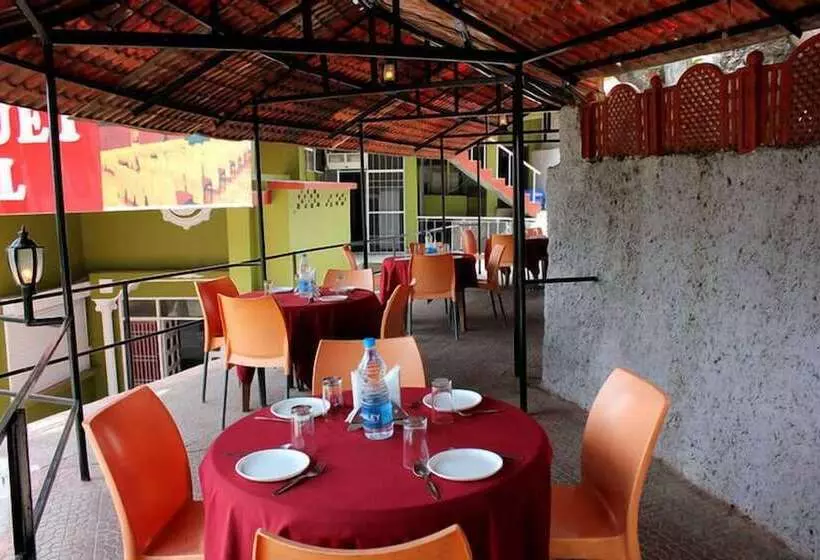 Hotelli Adb Rooms Falcon Crest