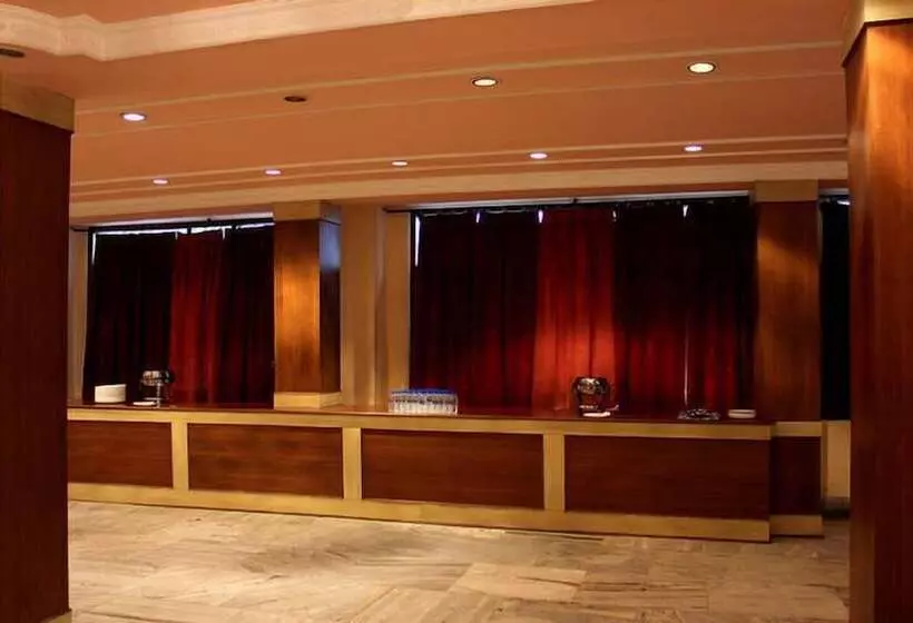 Hotelli Adb Rooms Falcon Crest