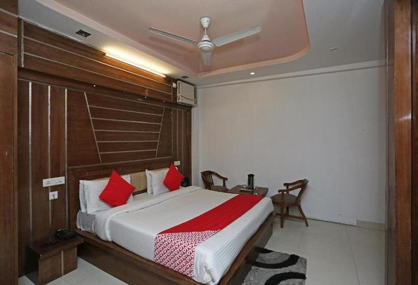 בית מלון כפרי Lajja Palace