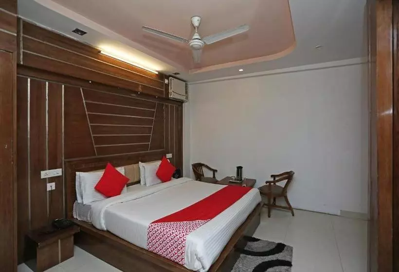 Hotelli Lajja Palace