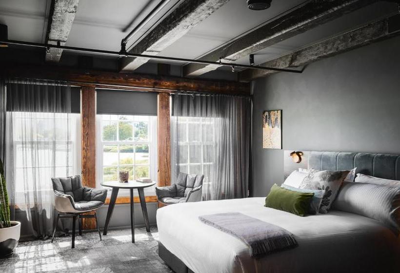 هتل Stillwater Seven