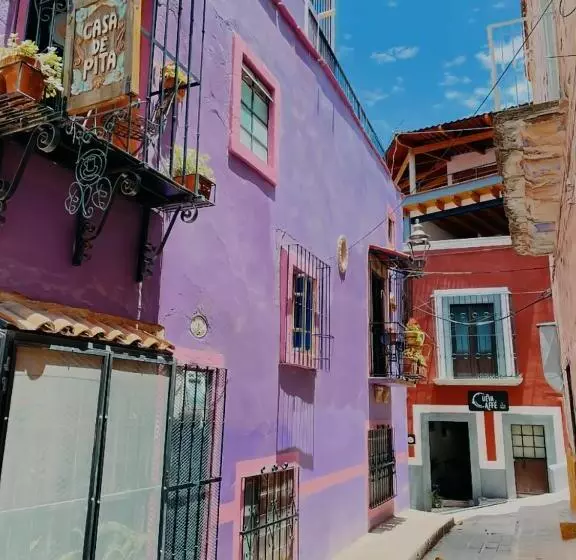 تختخواب و صبحانه Casa De Pita