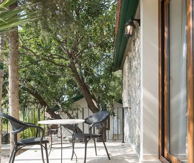 Gillham Vineyard Hotel   Adults Only