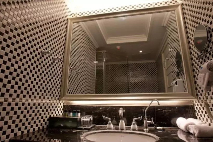 هتل Complex International