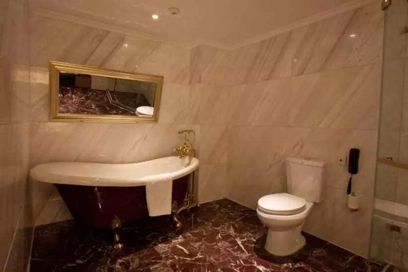 هتل Complex International