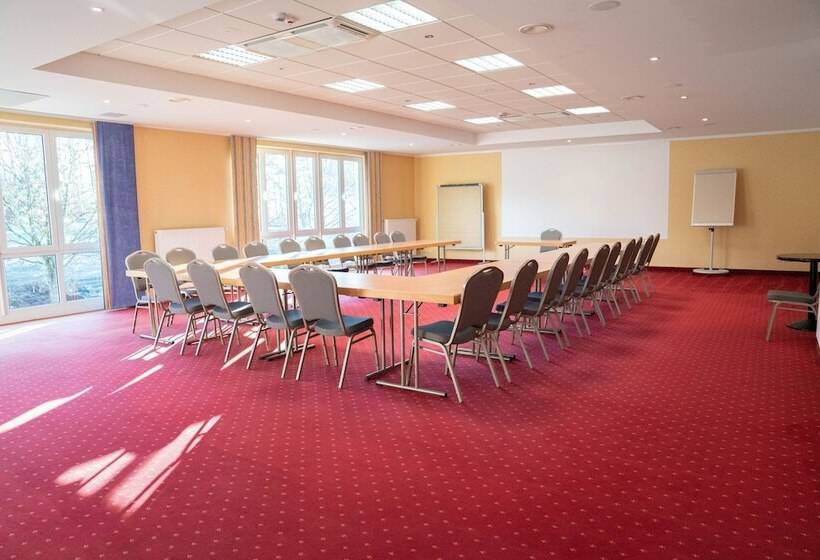 Отель Lowenstein