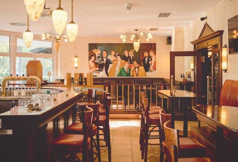 Отель Lowenstein