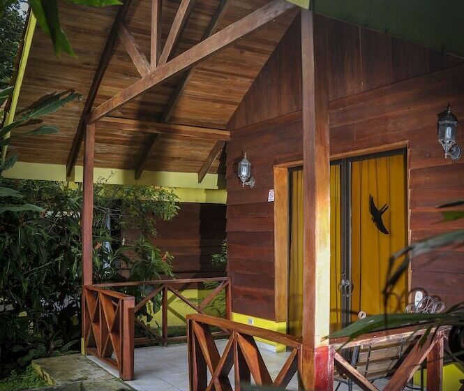 בית מלון כפרי Selvita Lodge Arenal