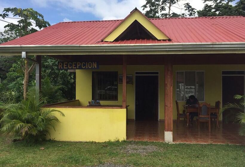 בית מלון כפרי Selvita Lodge Arenal