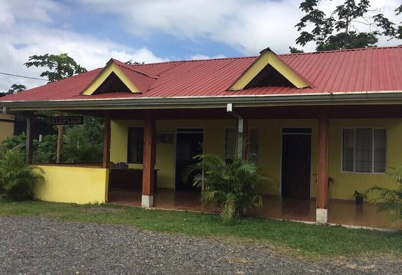 בית מלון כפרי Selvita Lodge Arenal