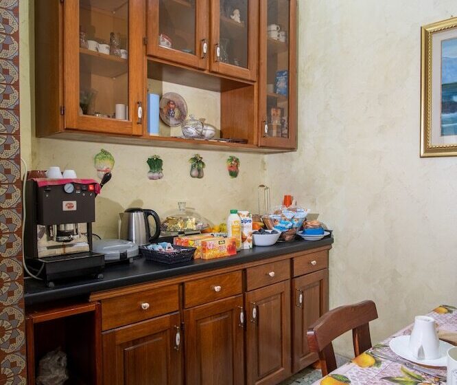 تختخواب و صبحانه Aci Beb